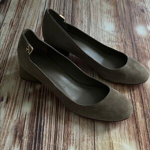 ❤️❤️❤️Tory Burch Elegant Brown Block Heel Pumps gray suede